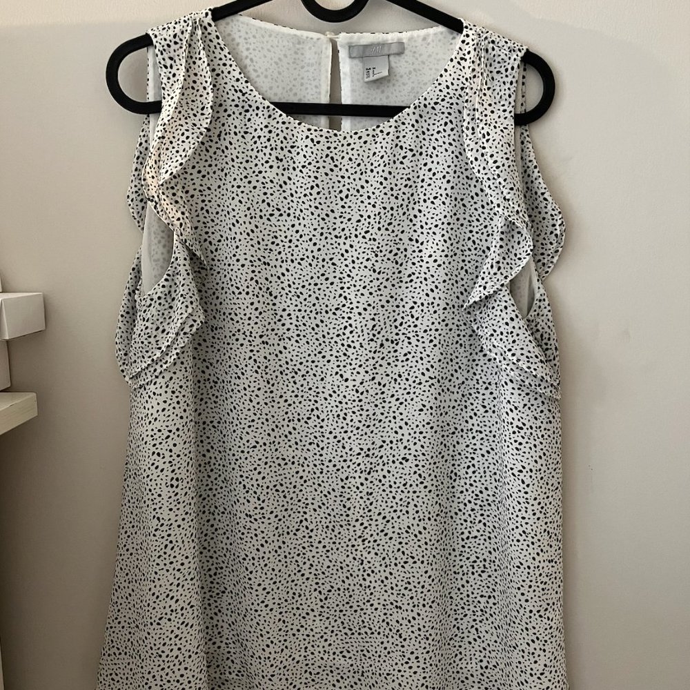 Polka dot, flutter sleeves top
